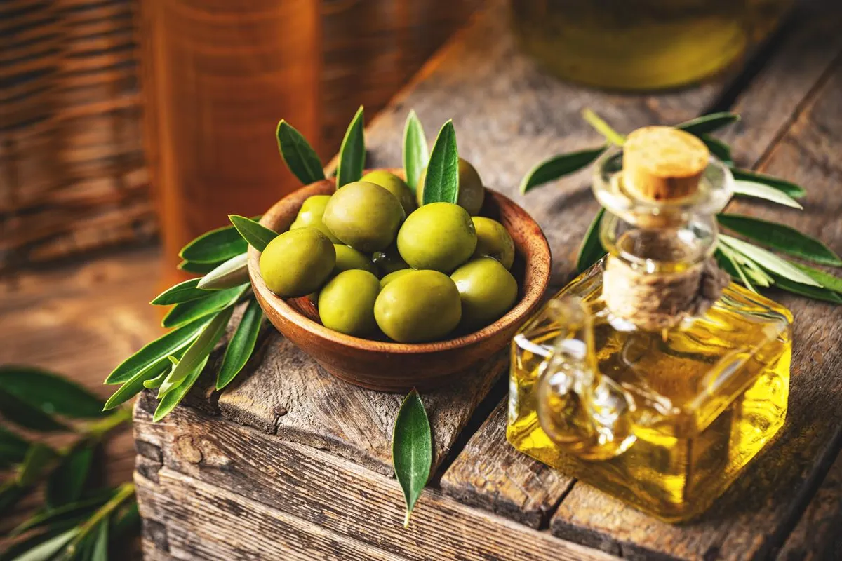 The Ultimate Guide to Extra Virgin Olive Oil: Uses, Cooking, and Smoke Point